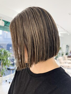 ノラ ウメダ(NORA UMEDA) ボブ地毛ハイライトミルクティーベージュインナーハイライト