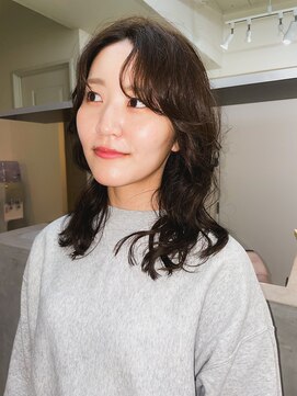 レテ(LETE) 透明感グレージュとパーマスタイル/松葉優