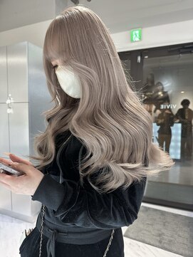 ロング　ケアブリーチ　ミルクティーベージュ　顔まわり　10代