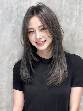 透明感アッシュ×ハーフライク センターパートロング　