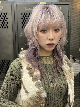 渋谷/ウルフカット レイヤー デザインカラー ルーツカラー   