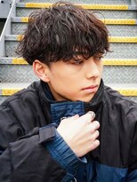 ウェイビーエフティフィフス 横浜西口(WAVEY ft.fifth)&nbsp;スパイラルパーマ波巻きマッシュセンターパート無造作ツイスト