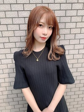 リア(Lia by KENJE) 前髪　顔周りレイヤー　レイヤーロング　ハイトーンベージュ