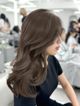アマトウキョウスマートサロン(AMA TOKYO×Smart Salon) ヘーゼルベージュ　ブリーチなし　レイヤーカット　海外風