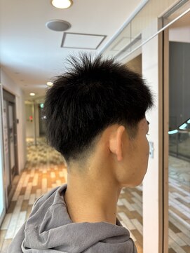 ケンジ 平塚 アネッタ(KENJE annetta) 刈り上げショート