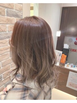 レガロ 南口店(REGALO) パープルベージュ×ふわふわショート×外巻きパーマ