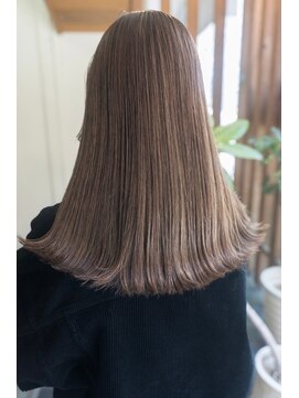 ユートゥイーズ つくば(U too e's) 《Utoo e's つくば美容室》圧倒的透明感のミルクティベージュ