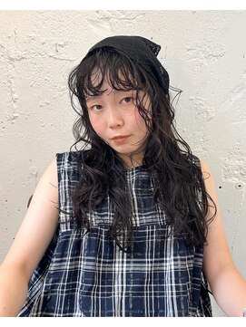 ユヌ(UNU) パーマで暗髪でも抜け感を◎《moeka》