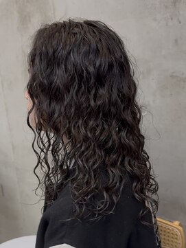 オルト(Altn) 大人の波巻きスパイラルパーマミディアムロングメンズカットヘア