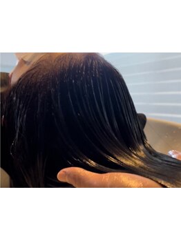 髪の悩みに向き合い、髪質改善トリートメントを受けて、思わず触れたくなる美しい艶髪を手に入れよう♪