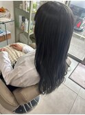グレー