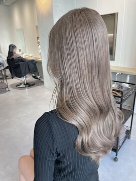 ボンドストーリーホワイト(BondStory White) 【Bond Story 白川】透明感ミルクティーベージュ