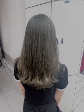 イニー(YNNIE) 透明感/グレージュ/イルミナカラー