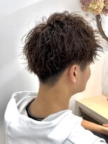 サロンドジョー(salon de joe)&nbsp;ツイストスパイラルパーマメンズマッシュ刈り上げ　奥東巧真