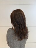 巻き髪スタイルに透け感カラーが似合う♪