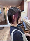 耳かけワンレンボブ × ピンクバイオレットのインナーカラー