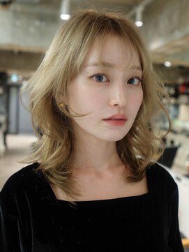 ミディアム顔周りレイヤーオリーブベージュブリーチ_F21168