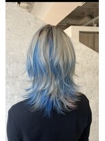 トリムバイエンヴィ(tlim by ENVY)&nbsp;ウルフカットに落とし込むブルーとピンクのデザインカラー