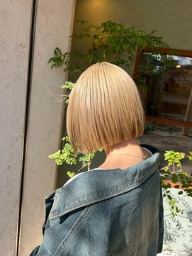 エプリ(epris) ハイトーン×切りっぱなしミニボブ