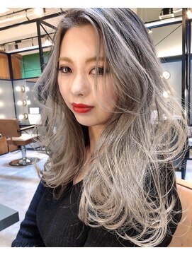 アヴァンス 京橋店(AVANCE) 【外国人テイスト☆】ホワイト系×リバースバレイヤージュ♪