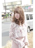 ベージュ