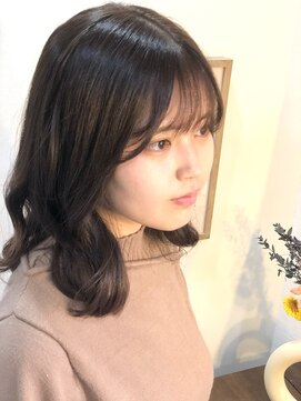 エカキラナ(eka kiranah) シースルーバング！ミディアムスタイル！ラテカラー！