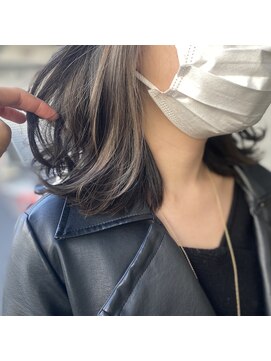 ウルム 蕨西口(ULUM) 【落合優香】イヤーリング×ホワイトアッシュ