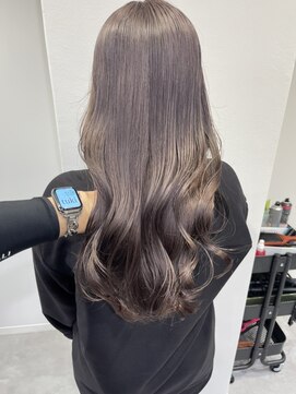 ツキ 横浜店(tuki) インナーカラーミルクティーベージュシルバーイヤリングカラー