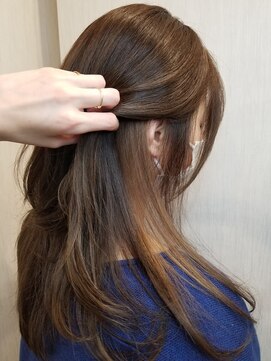 ヘアサロンアンドカフェ エイチプラス(H plus) インナーカラー　ベージュ　30代