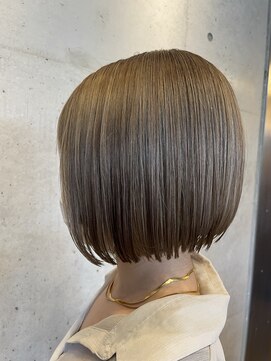 アチーブリス(achieve Liss) 大人可愛い切りっぱなし丸みボブショート アッシュベージュ