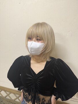 ヘアリゾート粋 ウナム 新宿東口店(enam) 顔周りレイヤー/ハイトーン/ホワイトベージュ/くびれ