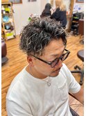 ツイストスパイラルパーマ×スキンフェードカット×アップバング