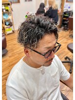 ヘアスタジオ ロメオ(hair studio Romeo) ツイストスパイラルパーマ×スキンフェードカット×アップバング