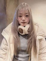 リリック(LYLICK) レイヤーカット×ホワイトベージュ