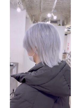 エイト 池袋店(EIGHT ikebukuro) ホワイトブルー/ケアブリーチ/ハイトーン