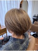 白髪を活かした明るめベージュ