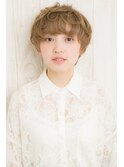 大人ショートスタイル　ニュアンスパーマ