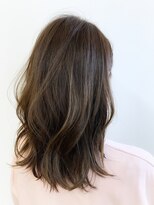 バズ ビー(BUZZ Bee)&nbsp;透明感とツヤ感のグレージュカラー