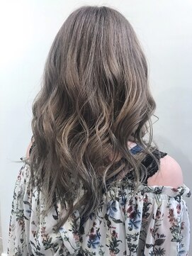 ティンク センター南 (Tink) ミルクティーイルミナカラー