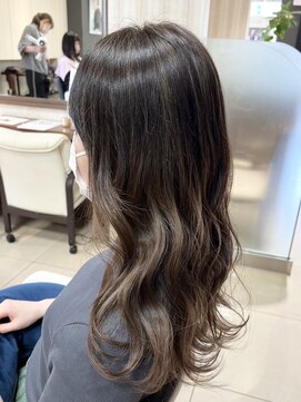 ヘアークリアー 春日部 透明感シルバーアッシュ/ウィービングとグラデーション/春日部