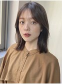 くびれヘア 流し前髪　ミディアムボブ 夏 ハイライトカラー