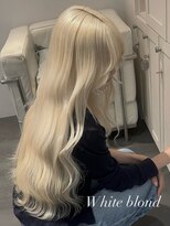 ベレーザ 渋谷(BELEZA)&nbsp;16703金髪抜きっぱなしブロンドハッシュカットホワイトブロンド