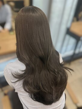 アリュウル 表参道(ALLURE) 明るめオリーブグレージュカラー×くびれるレイヤーカット◯伊藤