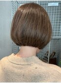 オリーブベージュ