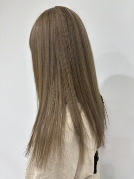 イフプロデュースドバイアミカ(iF produced by Amica) ハイカラーロングヘア