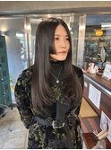 モードな雰囲気にも◎前髪なし姫カット