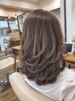 カシー(Casii)&nbsp;50代からの華やかレイヤーカットでエレガントに