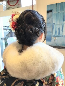 ラテラル(lateral) 低めにまとめた編み込みスタイル☆