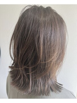 エクリュ(ecru) ミディアムレイヤーボブ