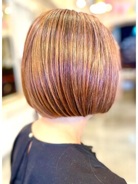 サーティエイト(38) 60代 白髪ぼかし メッシュ カラー ボブ 丸みショート/髪質改善/